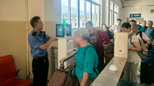 “瓜果飘香·丝路新疆”的浪漫之旅