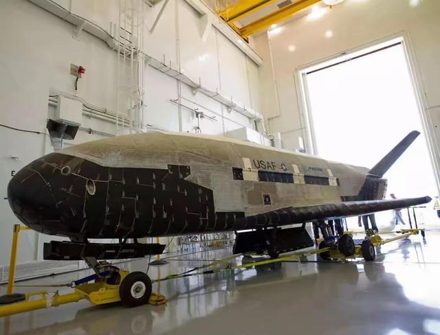 美军瞄准中国卫星，中方早留后手，特朗普贸然开第一枪，后果严重