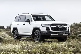 丰田的超级旗舰，车长4950mm，7座布局、V6发动机、全时四驱图片