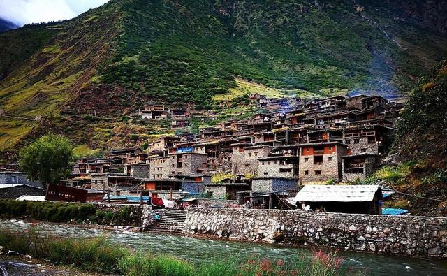 四川木里县：与世隔绝的村庄里，竟有近半数人家实行一妻多夫制？