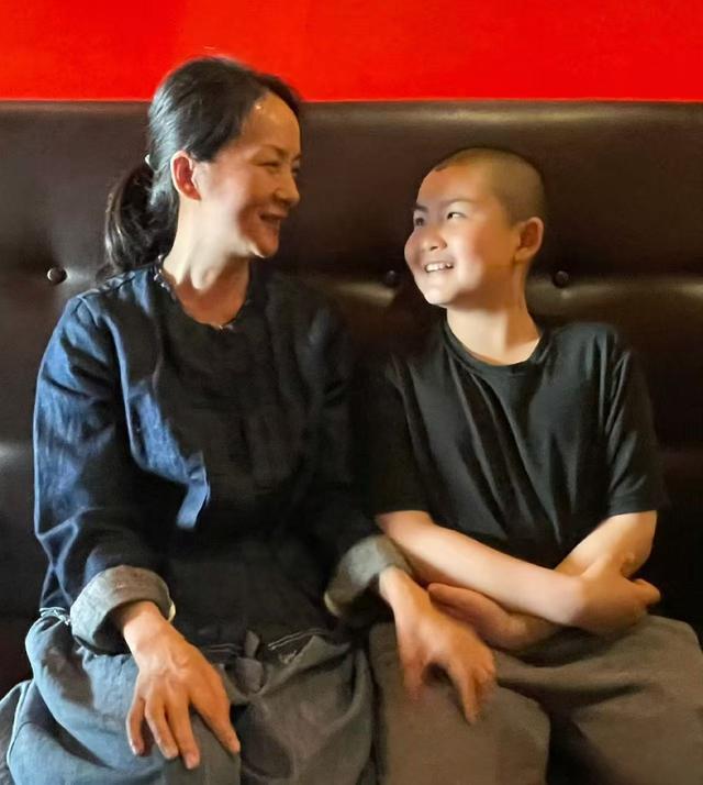 吃里扒外！定居美国13年，回国捞金惨遭“驱逐”，52岁活成了笑话