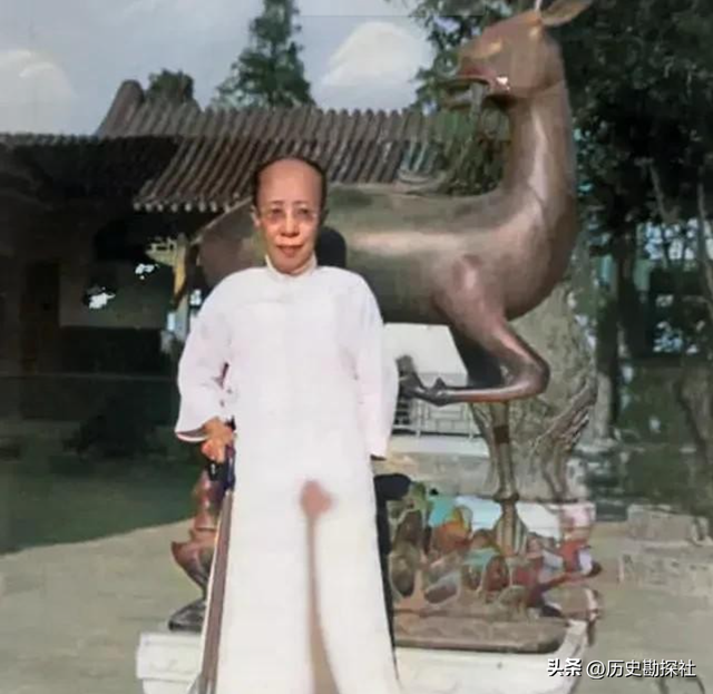 这是袁世凯五姨太的真实样貌，头发稀疏并不貌美，但备受宠爱