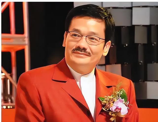 被老头“糟蹋”的3位女星，个个美艳动人，却鲜花插在牛粪上！