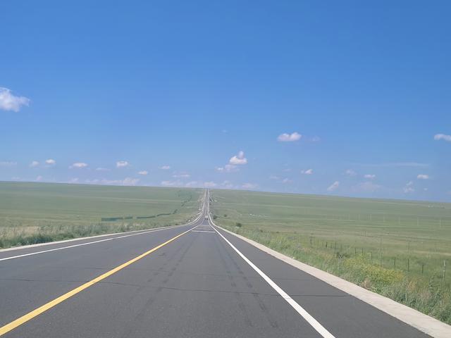 去北极村第四站——东乌。走99号公路我们去爬瞭望山。