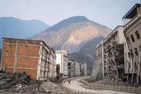 汶川地震中的感动图片
