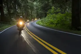 骑上摩托车来一场说走就走的旅行图片