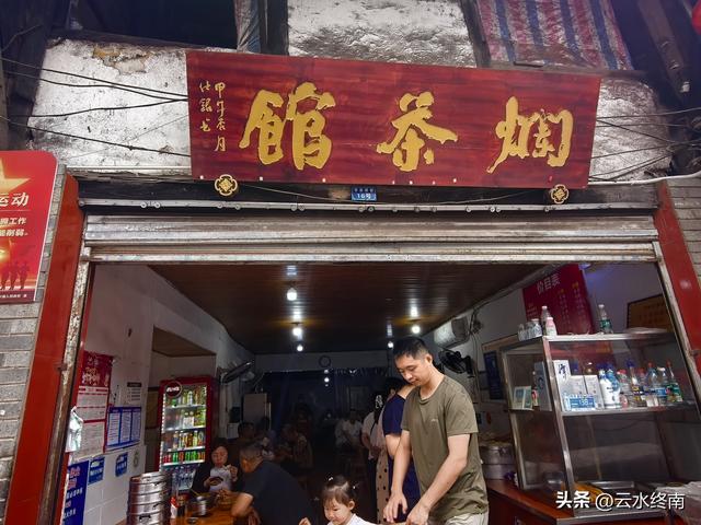 在四川巴盐西运的“盐运第一滩”，我是流着口水逛完这个古镇的