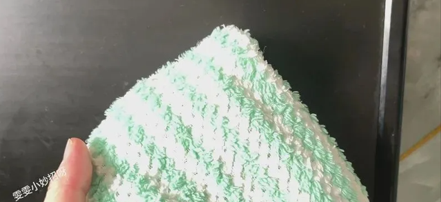 不管电视机屏幕有多脏，万万不能用水擦，教你一招，立马干净如新