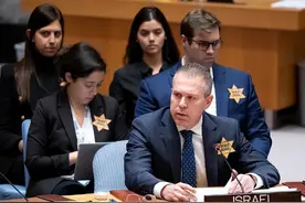 以色列代表在安理会挑事，对联合国机构出言不逊，中方当场打断图片