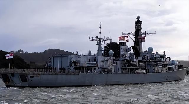 台岛海峡发生激烈对峙！2架直10不顾阻扰，强行压向美军宙斯盾舰