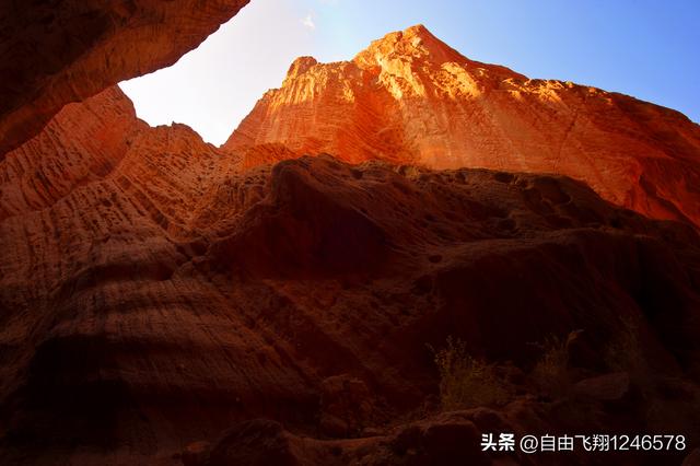 七绝·库车大峡谷