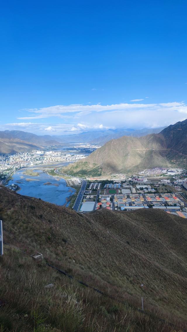 爬拉萨南山公园