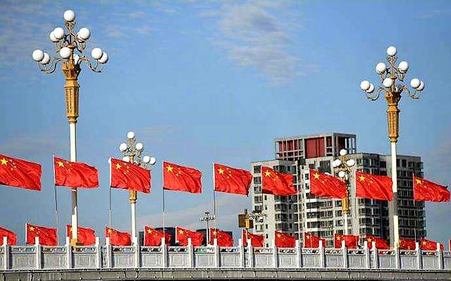五星红旗／现代诗