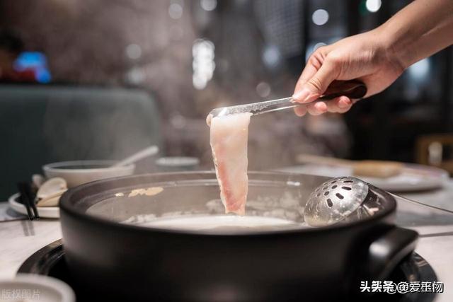 不管做什么炒肉，都别直接下锅炒，教你正确做法，肉香不腥也不柴
