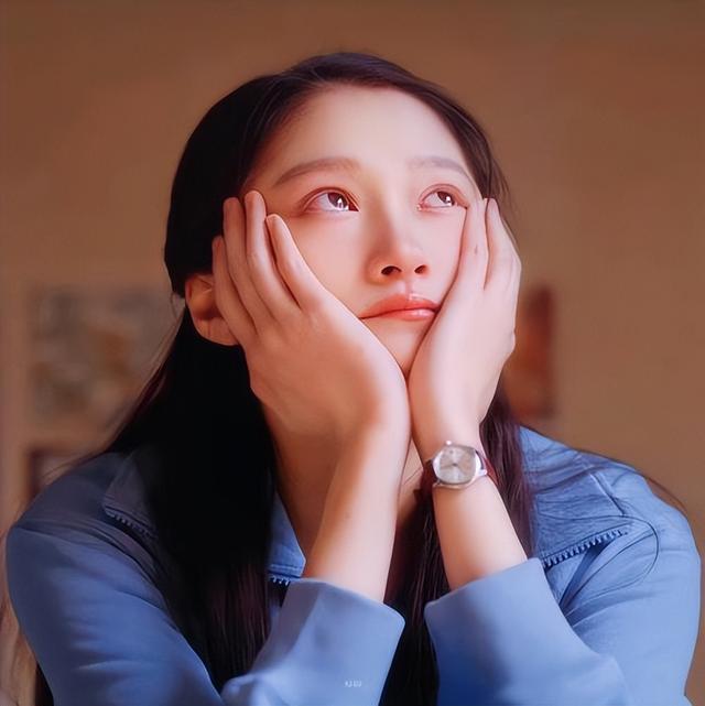 与鹿晗分手传闻七个月后，关晓彤成功破局，高调官宣喜讯全网恭喜