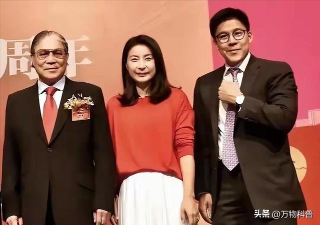 霍震霆没想到，44岁儿媳郭晶晶再次官宣喜讯，让整个阔太圈沉默了