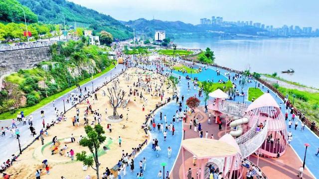八天客流超三十多万！功夫动漫首个微度假亲子乐园火出圈