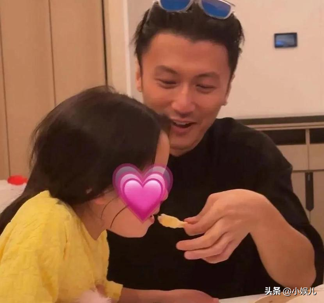 王菲也没想到，自己宝贝11年的男友谢霆锋，居然是个“扶妹魔”