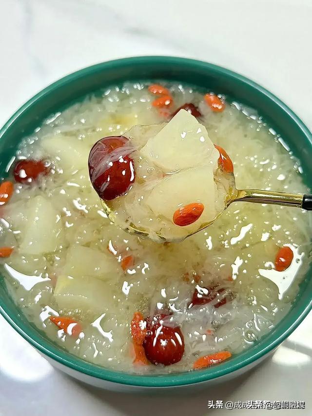 花胶梨子猪蹄汤 2026年花胶炖猪蹄有哪些功效 花胶梨子猪蹄汤 2026年花胶炖猪蹄有哪些功效