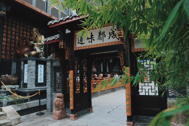 有人说，在成都面前，南京就是一座“小城市”，事实果真如此吗？