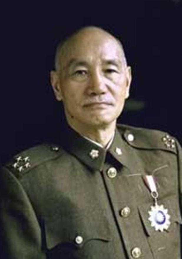 老蒋临死都想不到，最大的卧底不是吴石，而是天天陪他开会的他！