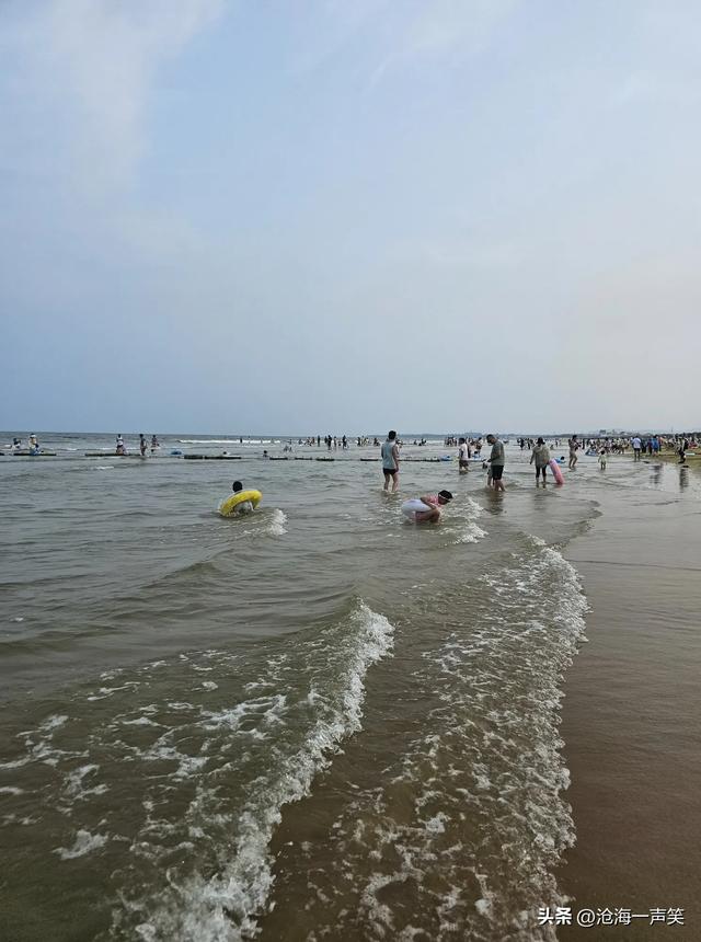 尽情享受大海的温暖怀抱吧，畅游遨游，拥抱拥有！