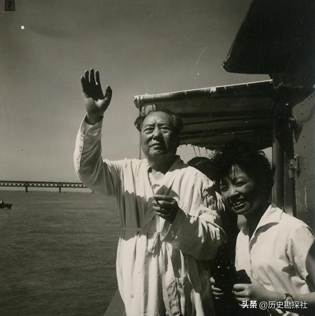 毛主席的机要秘书谢静宜有多美？长相清纯可爱，当过北京市委书记