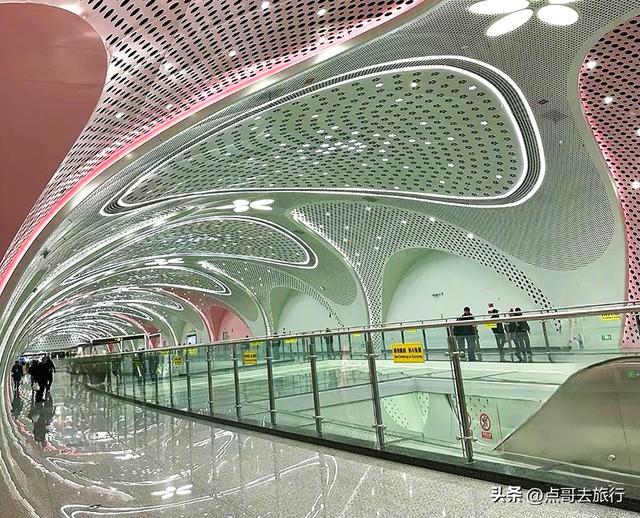 成都还开通这样的地铁线，真佩服！难怪旅游的人都往这里跑！