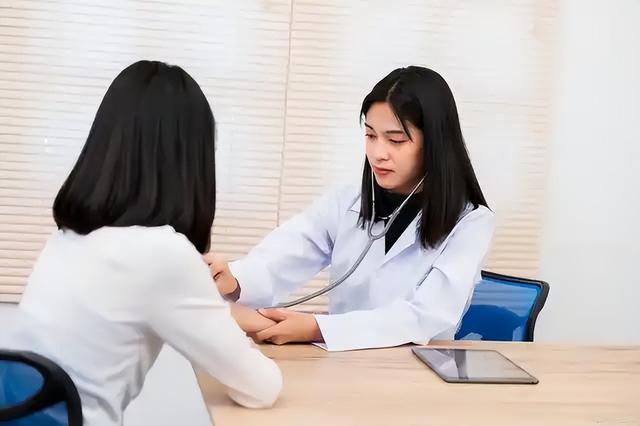 女孩年身高达这标准，未来 165cm 不难！3 阶段 + 3 事是关键！