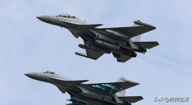 中日交锋第4天，中方行动再升级，美国打破沉默	，高市被要求辞职