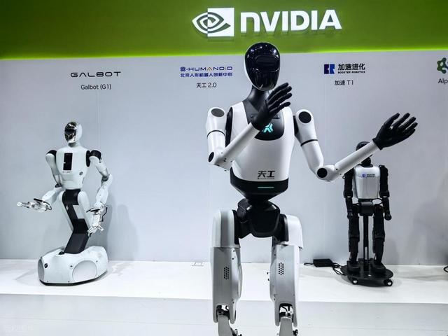 微软英伟达站上 4 万亿，中国AI突围不能靠硬拼，要靠落地生根