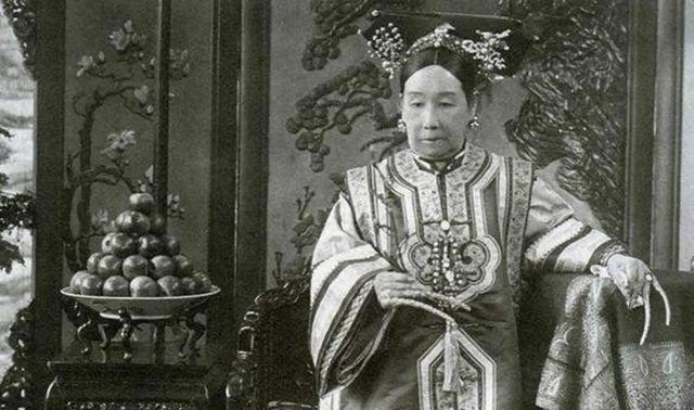 1928年，慈禧尸体被孙殿英的士兵侮辱后，尸体上为何长满白毛？