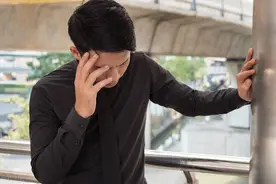 为什么大脑会“眩晕”几秒？是中风的前兆，还是脑梗？真相来了图片