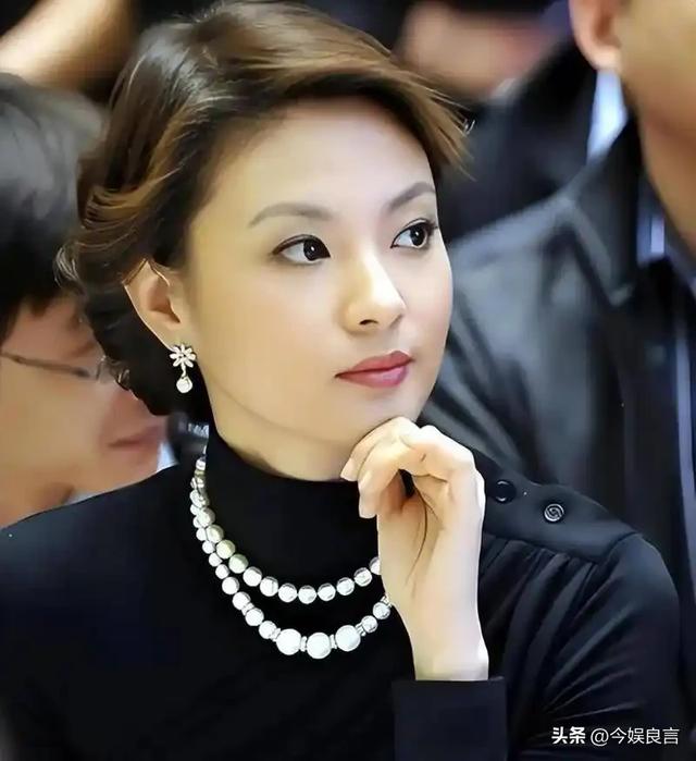 李湘不再隐忍，公开回应与释永信的真实关系，亲吻照真相终于大白
