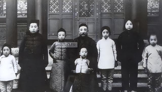 于凤至胸前溃烂赴美求医，一老外抱住她亲了一口说：你终于到了