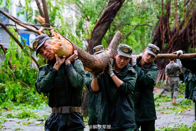 台风剑鱼来袭武警官兵奔赴抢险一线