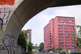 欧洲最大妓院物业被查封，据说和一个帮助华人移民德国的团伙有关图片