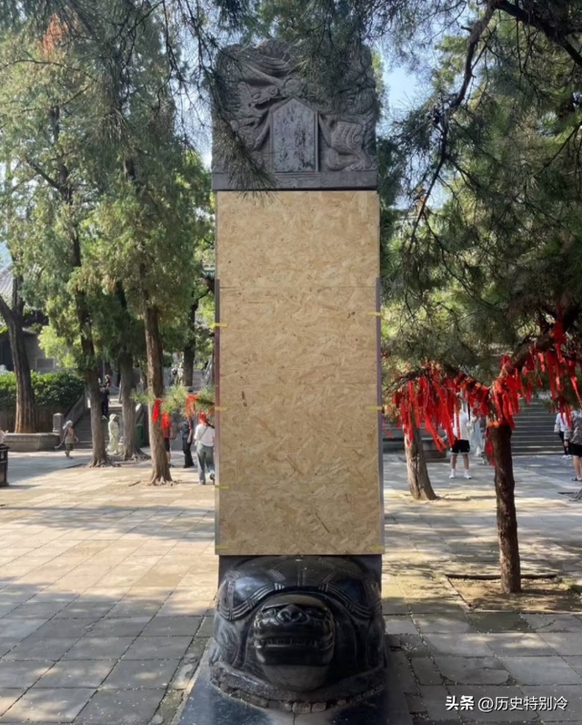 少林寺现状：入口警察排查，方丈室全方位封锁，释永信石碑被遮挡