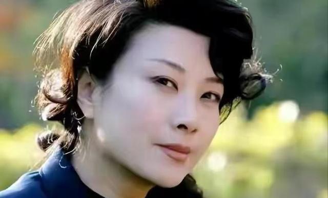 权色交易、陪睡上位	，她压根不沾边，简直是娱圈的一股“清流	”