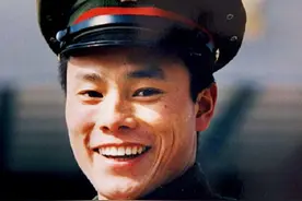 31年前，徐洪刚勇斗歹徒身中14刀，如今子承父志荣获全军二等奖图片