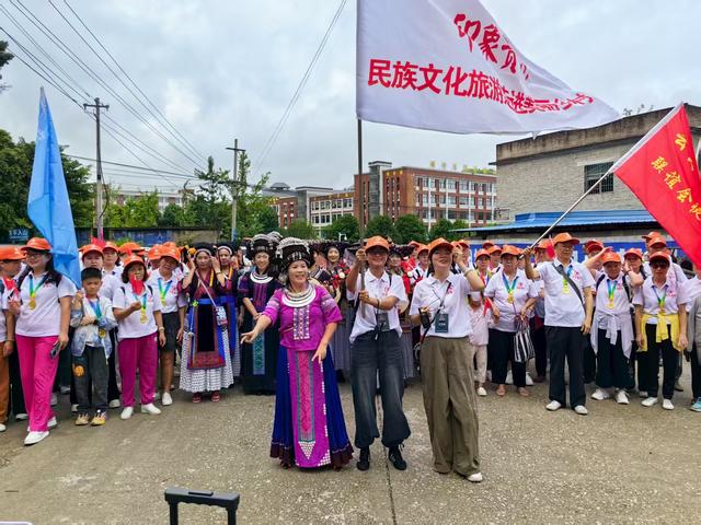 踏进避暑胜地 畅游山水龙滩——镇宁县龙滩村民族文化旅游活动纪实