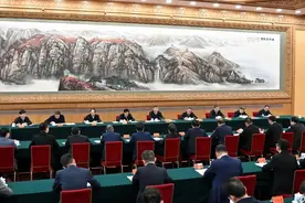 雷军、梁文锋、王兴兴，谁会赢得下一个十年？图片