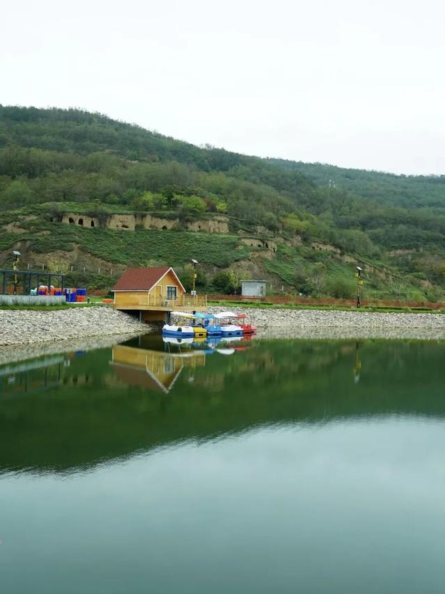 秦人故里，一湖秋色。