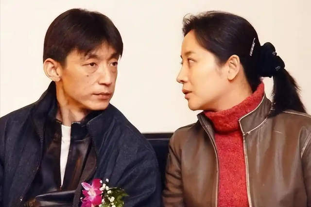 她是国家一级演员，多次给坐轮椅丈夫戴绿帽，如今儿子也是演员