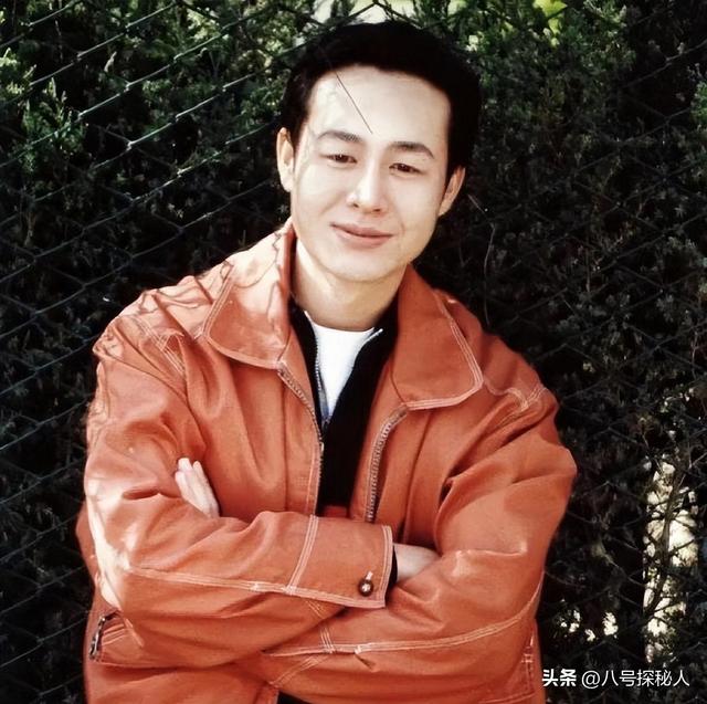跑龙套20年、吃剩菜、买不起房、被导演嘲笑，如今他打了谁的脸？