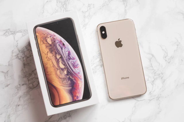 iPhone 17 发布前夜，这款 7 年前的 iPhone 突然爆火涨价