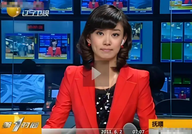 央视主持人李七月，不再被重用，38岁的她已经找到了自己的路