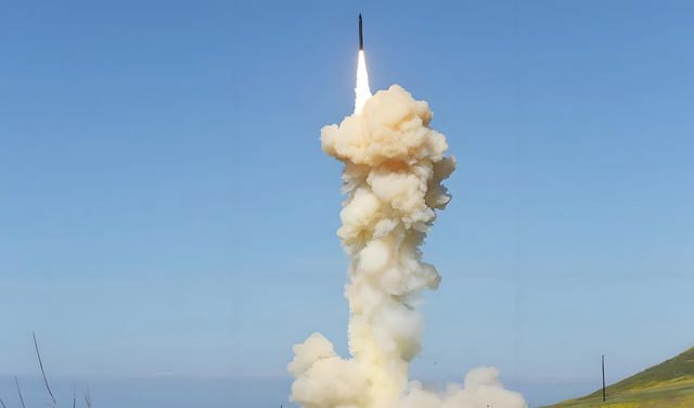 冷战核阴影重现？特朗普鼓捣核玩具，美国核设施老化风险逼近