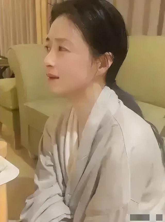 走了大S老路?42岁蒋欣减肥崩溃落泪,给女明星们狠狠上了一课