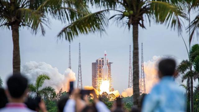 杨利伟圆飞天梦后，33年航天跨到空间站时代，2030年登月稳了